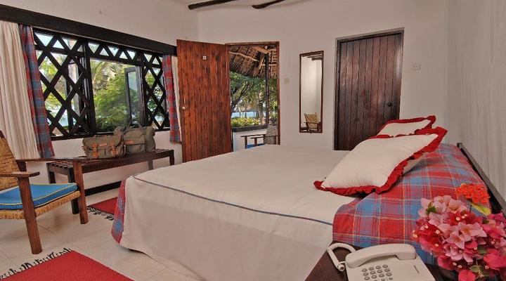 Driftwood Beach Club Hotel