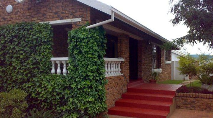 Phomolong Bed and Breakfast