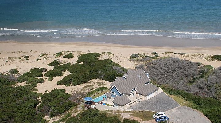 Moya Manzi Beach House