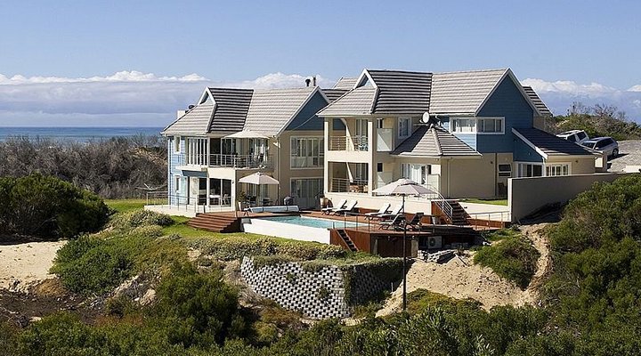Moya Manzi Beach House