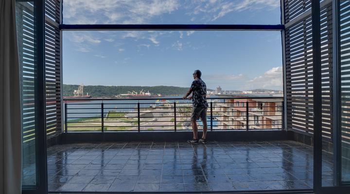 4 Sleeper Stunner @516 Point Bay