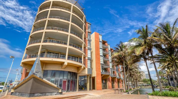 4 Sleeper Stunner @516 Point Bay