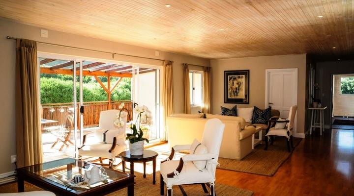 Singing Kettle Beach Lodge & Restaurant