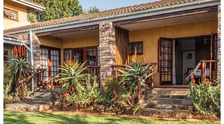Leopards and Louries Bush Lodge