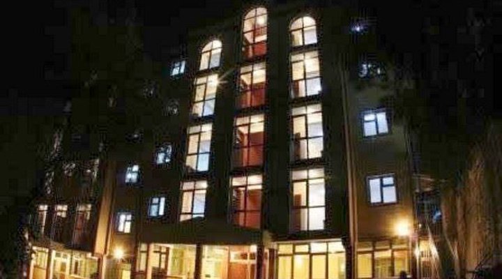 The Lion's Den Hotel