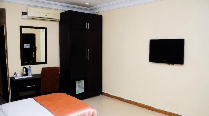 DPalms Airport Hotel