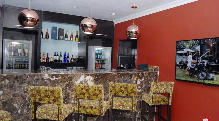 Kings Celia Hotel & Suites