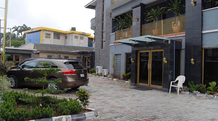 Kings Celia Hotel & Suites