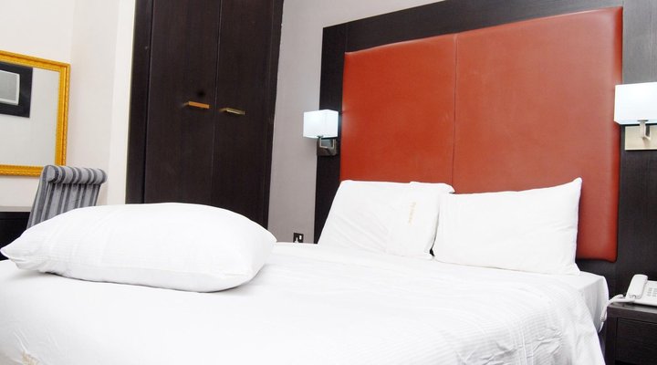 Kings Celia Hotel & Suites