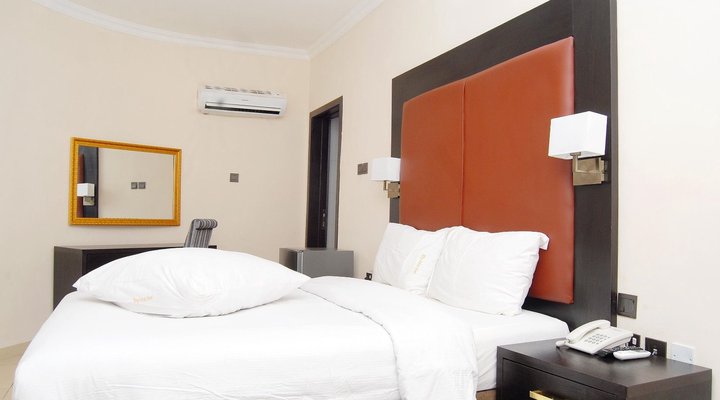 Kings Celia Hotel & Suites