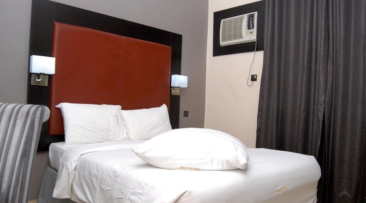 Kings Celia Hotel & Suites