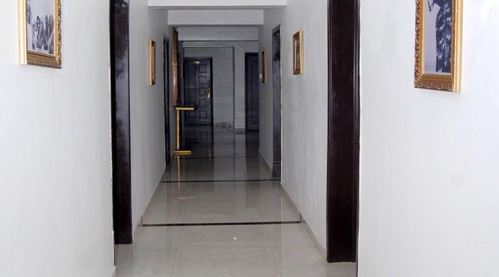 Kings Celia Hotel & Suites