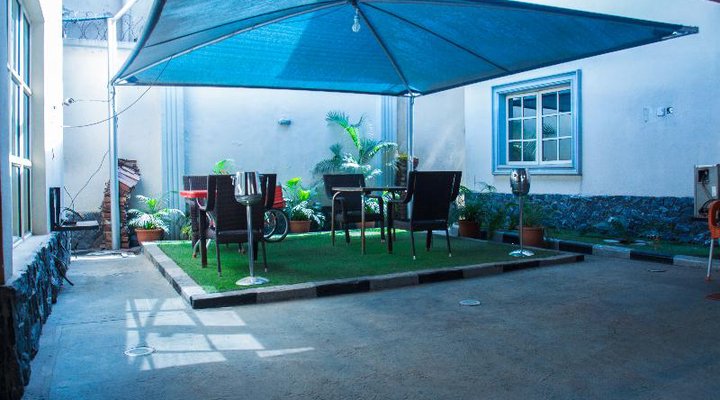 Hotel 100 and Suites