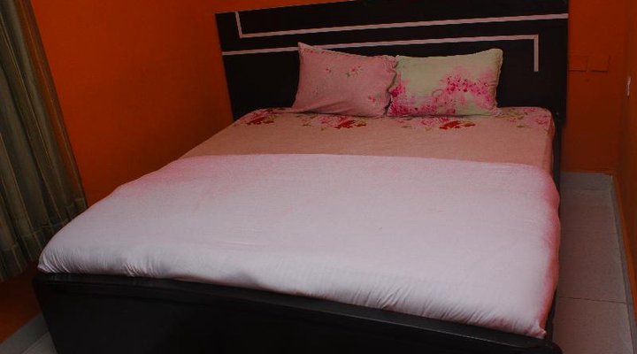 Hotel 100 and Suites