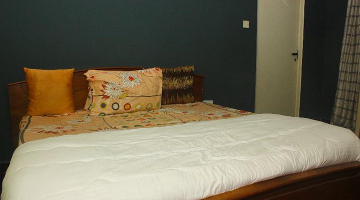 Hotel 100 and Suites