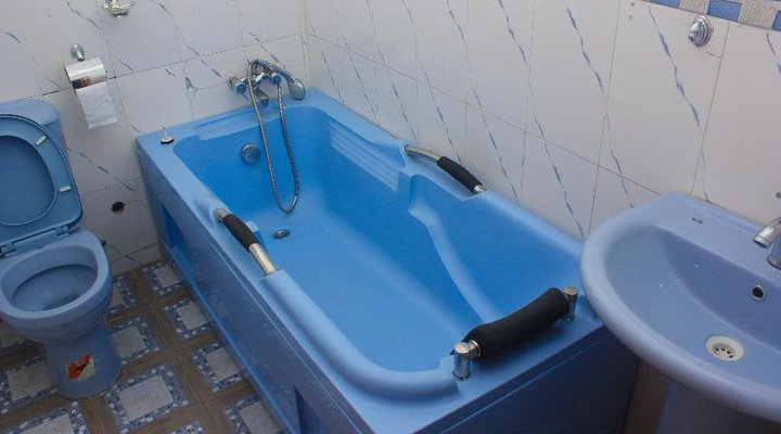 Hotel 100 and Suites