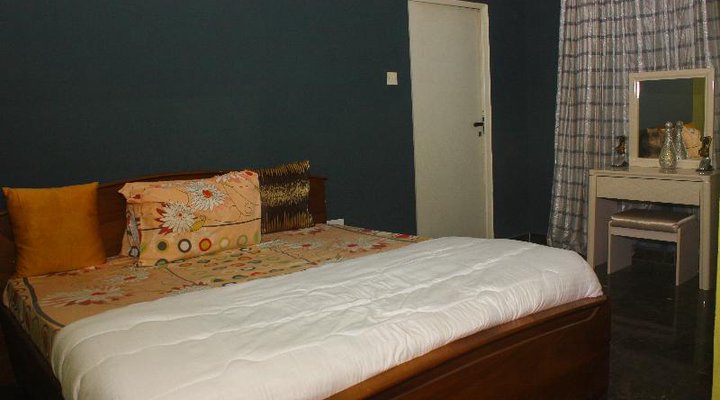 Hotel 100 and Suites