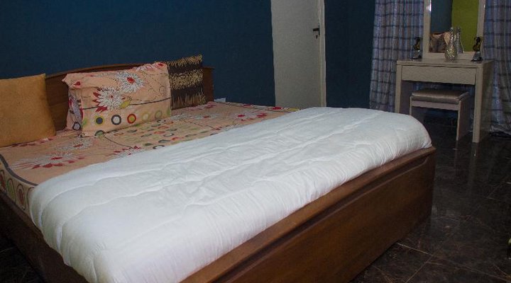 Hotel 100 and Suites