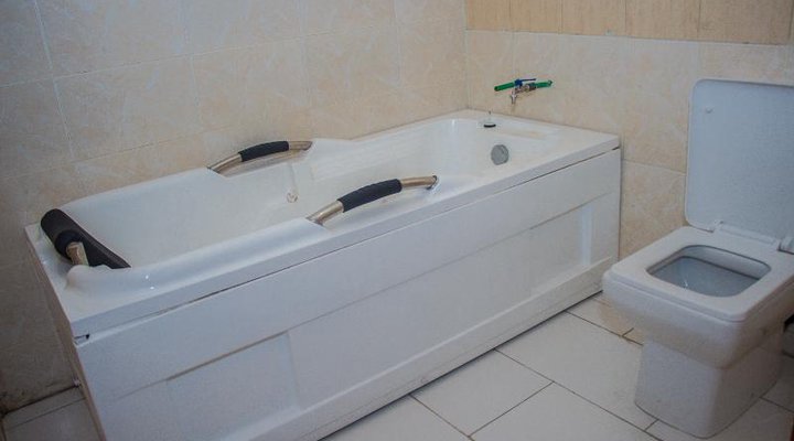 Hotel 100 and Suites