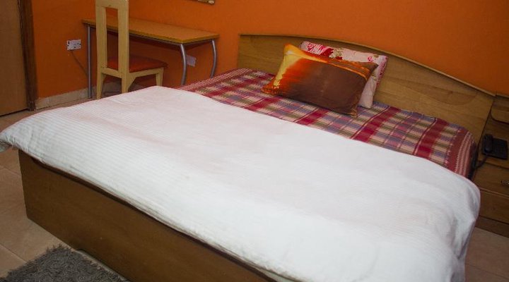 Hotel 100 and Suites