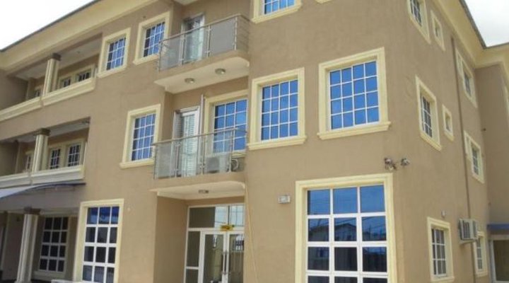 Grandy Suites Hotel