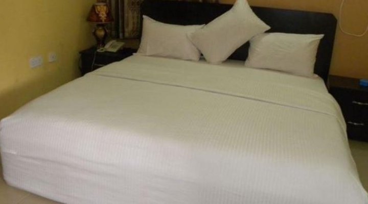 Grandy Suites Hotel