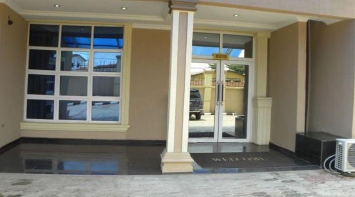 Grandy Suites Hotel