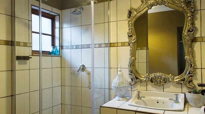 616 on Norval - Guest Room