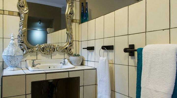 616 on Norval - Guest Room