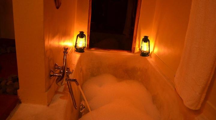 Twin Lake Safari Lodge