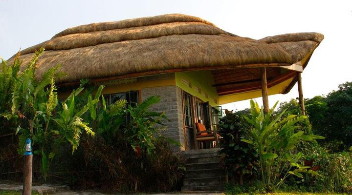 Twin Lake Safari Lodge