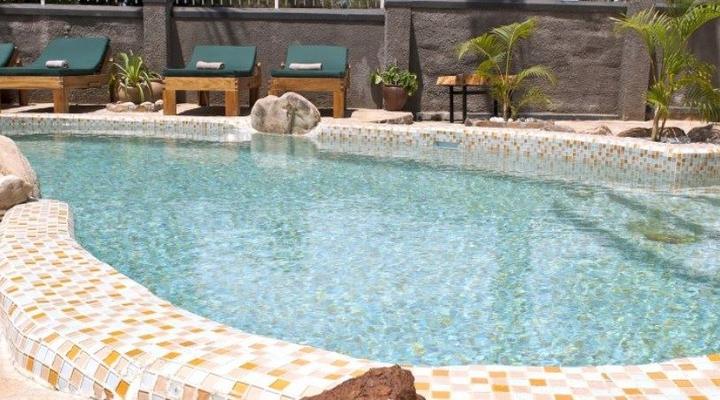 2 Friends Beach Hotel