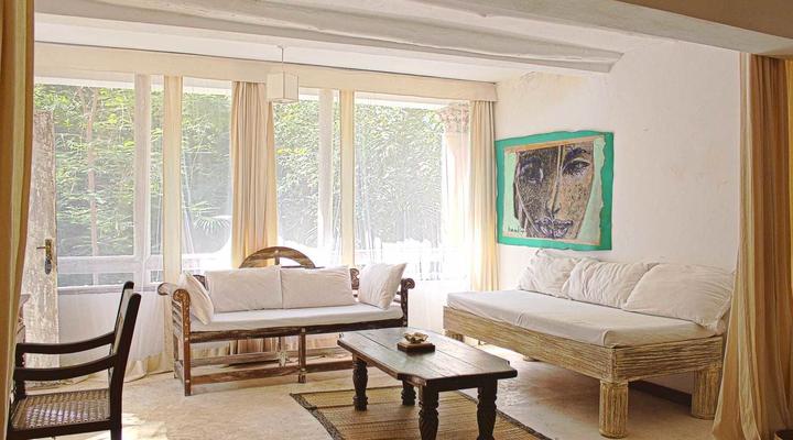 White Elephant Sea and Art Lodge