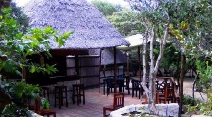 Nhanombe Lodge