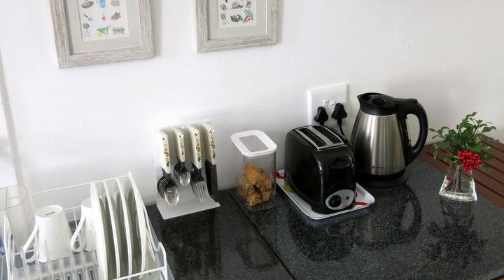 Featherbed Apartment