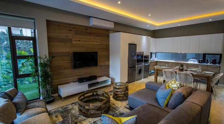 18 Tinderwood on the Lake