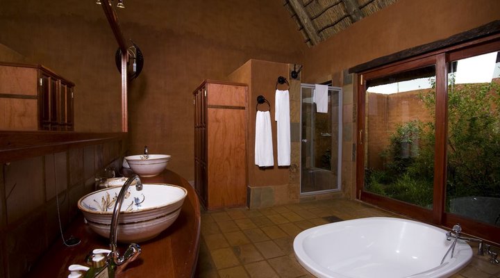 Misty Hills Country Hotel