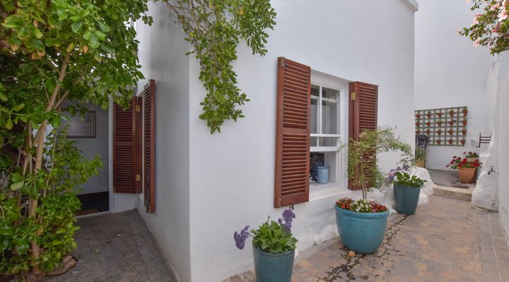 Charming Rosmead Cottage
