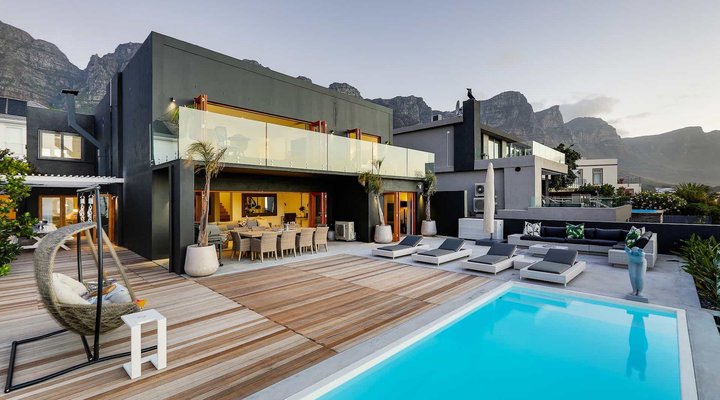 Jo Leos Villa