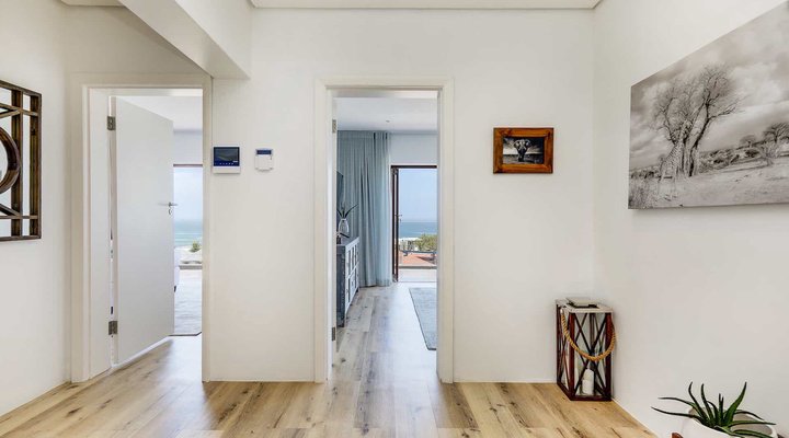 Jo Leos Villa