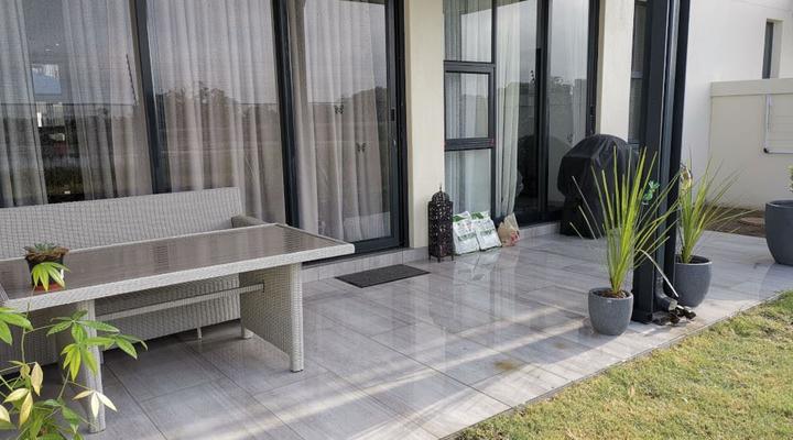 Candy Lee Accommodation Somerset West - Coots Nest