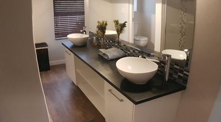 Mountain and Sea House and Cottage