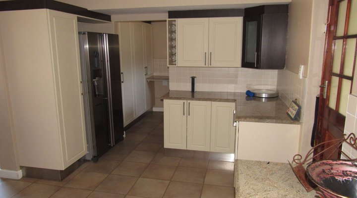 Modern Open-Plan Home 