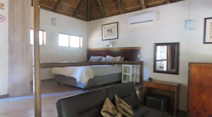 Chalet Pumba, Elephant Camp, Mabalingwe