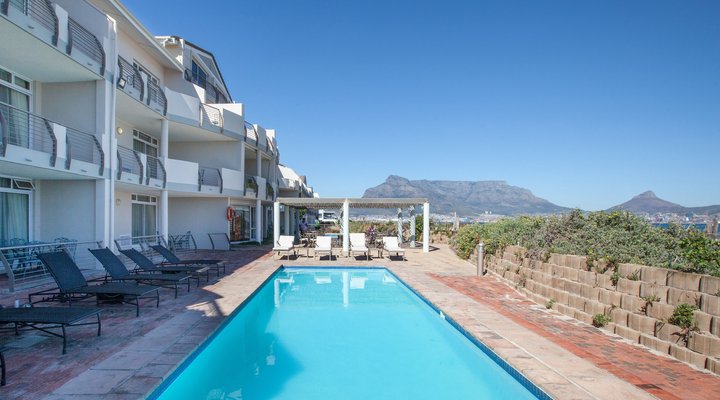 Leisure Bay 225