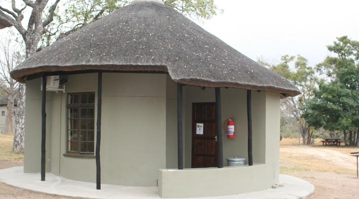 Distinctly Africa - Manyeleti