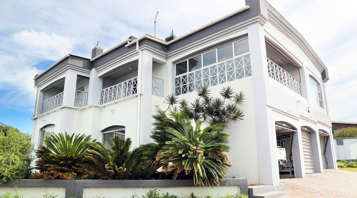 Strelitzia Holiday Flats