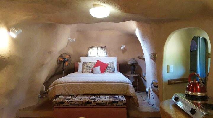 Rockwood Earth Lodge