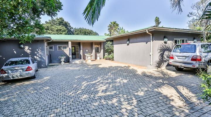 Cecelia's Holiday Manor