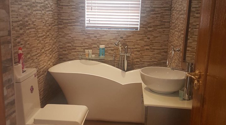 Dolphin Ridge Seaside Holiday Apartment 